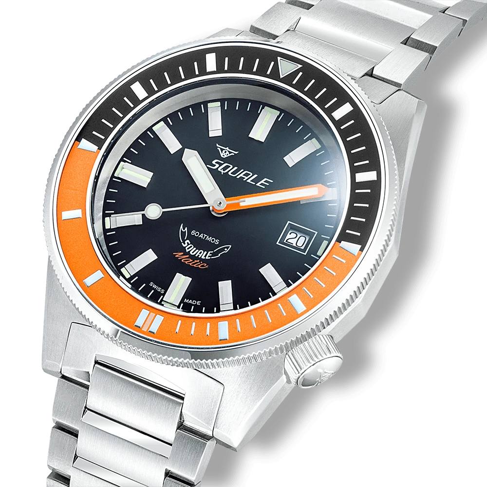 Squale Matic noire et orange satinée, bracelet acier, profil et couronne
