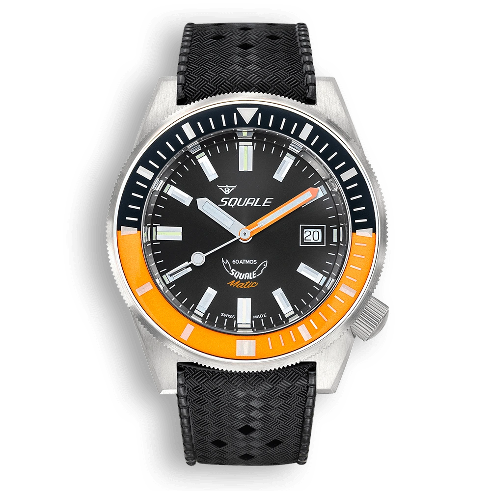 Squale Matic noire et orange satinée, bracelet caoutchouc noir, vue de face