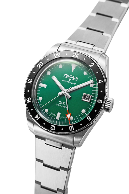 Vue de trois quarts – Vulcain Skindiver Nautique GMT verte