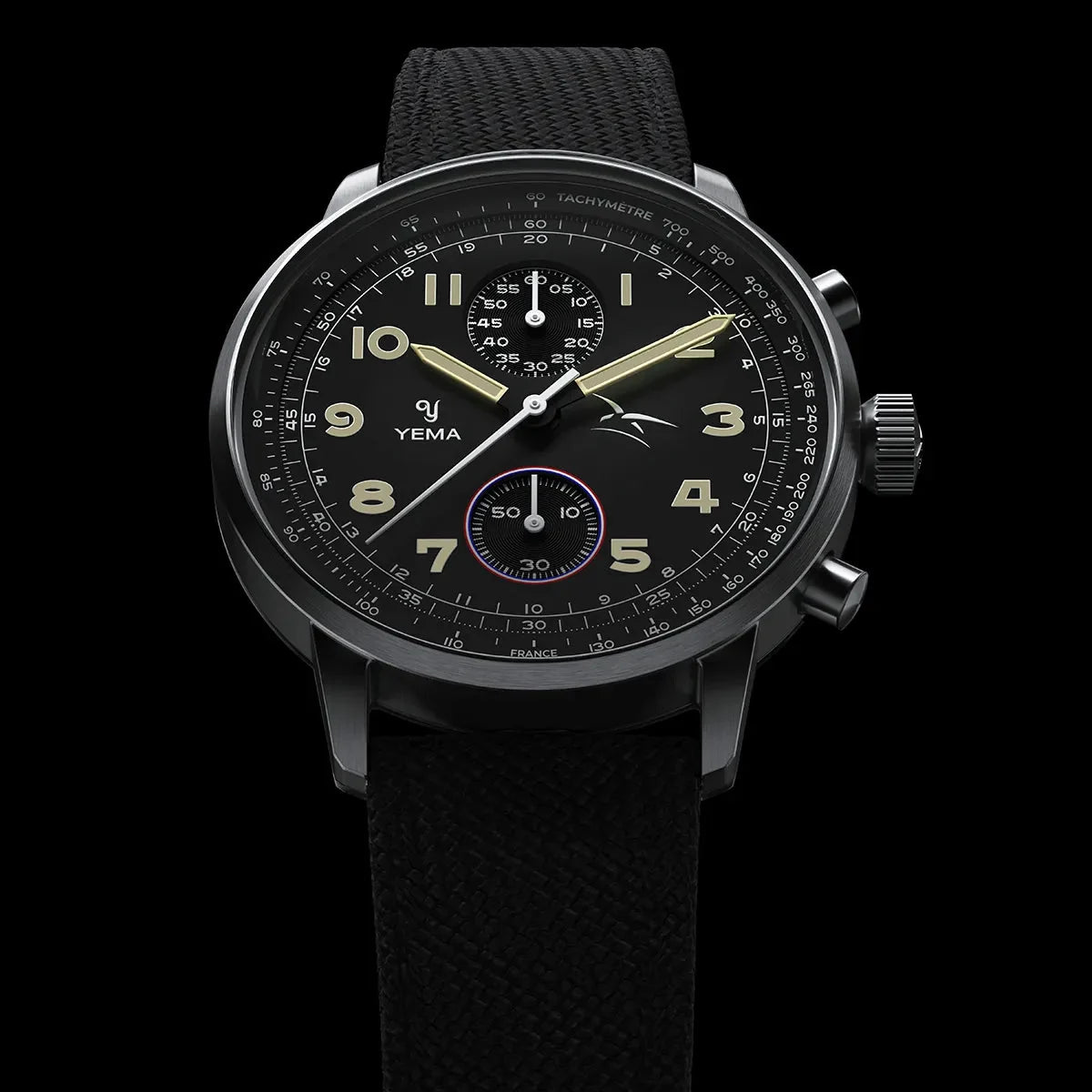Cadran noir mat de la Flygraf bi-compax AAE en lumière naturelle