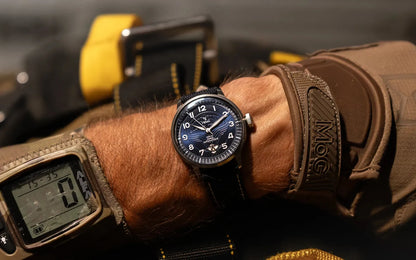 Yema Flygraf CPA10 : montre portée au poignet
