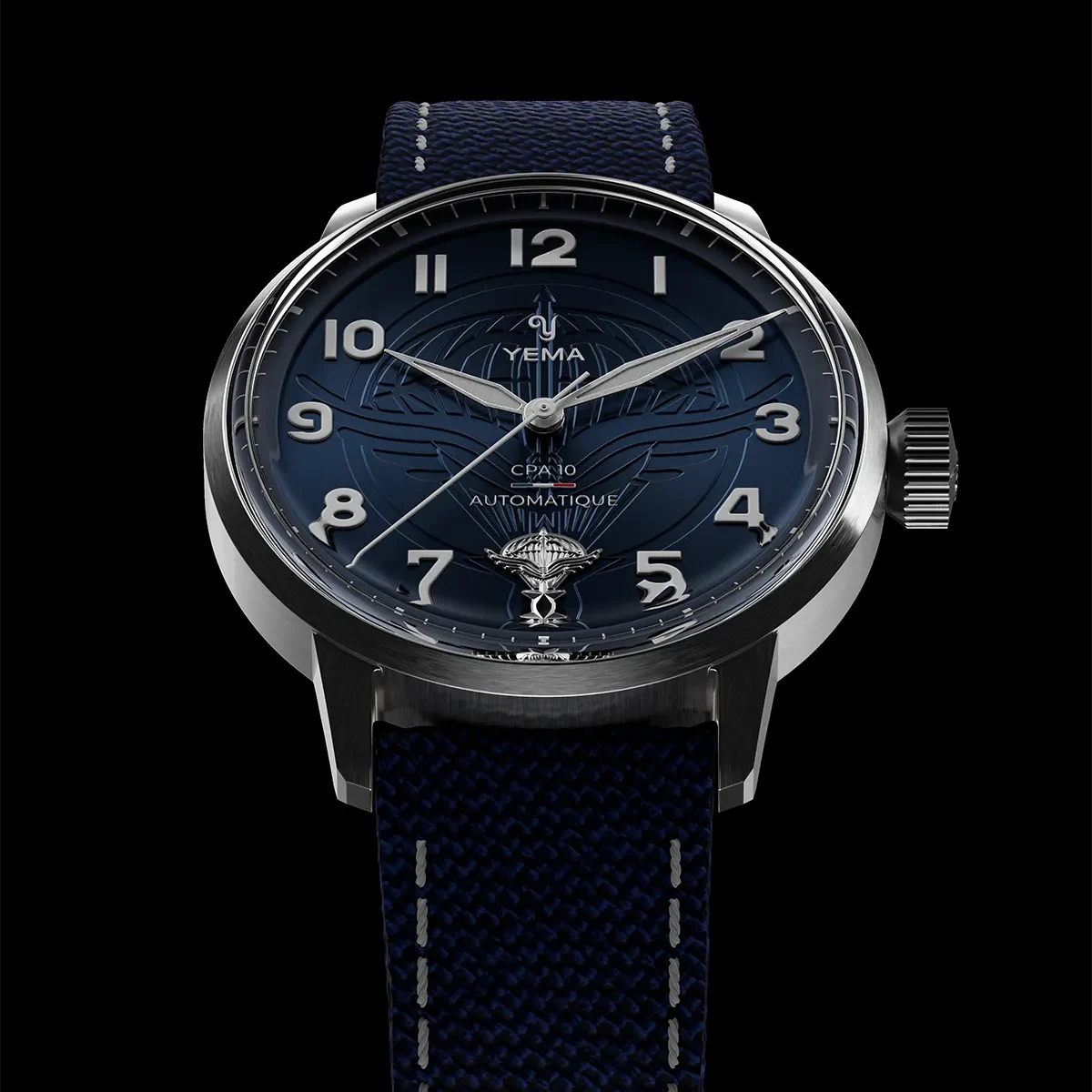 Yema Flygraf CPA10 : cadran bleu en lumière naturelle