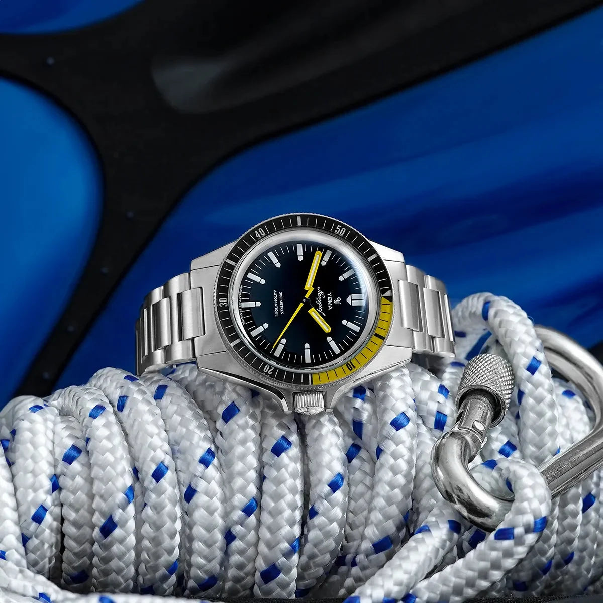 Yema Navygraf CMM.10 noire et jaune — montre posée près de cordages
