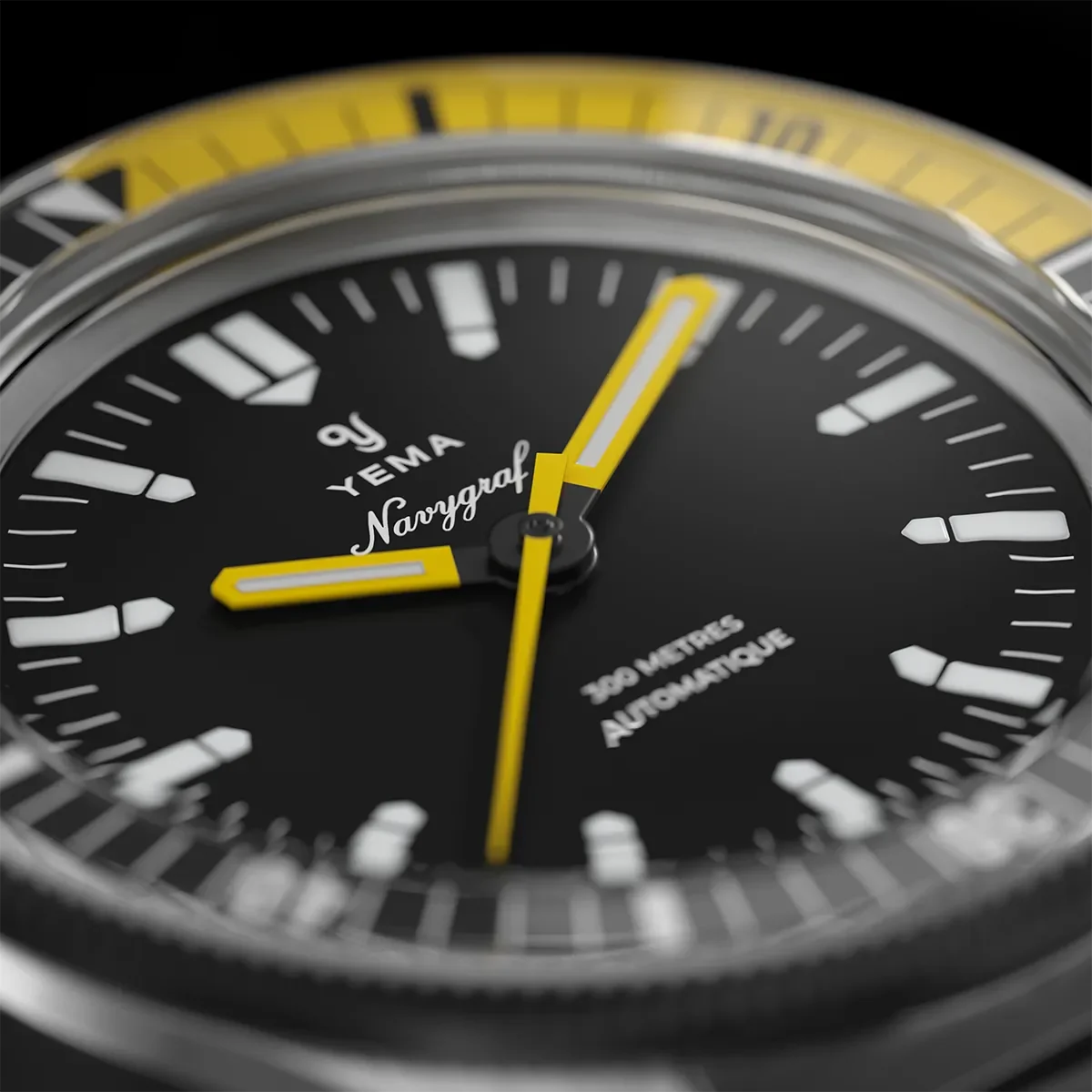 Yema Navygraf CMM.10 noire et jaune — détail du cadran et de la lunette noire et jaune