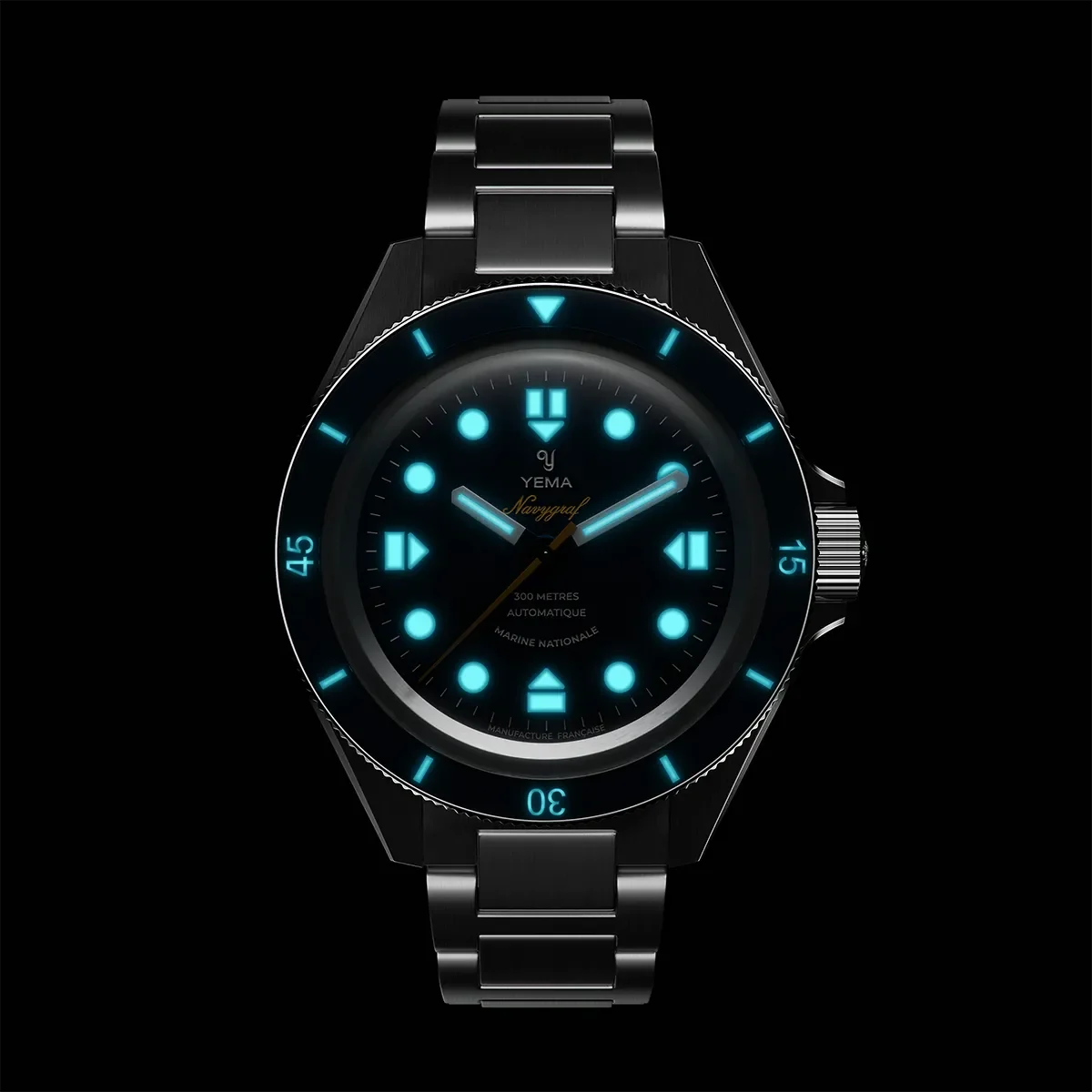 Yema Navygraf Marine nationale CMM.10, lunette bleue — luminescence des aiguilles et des index