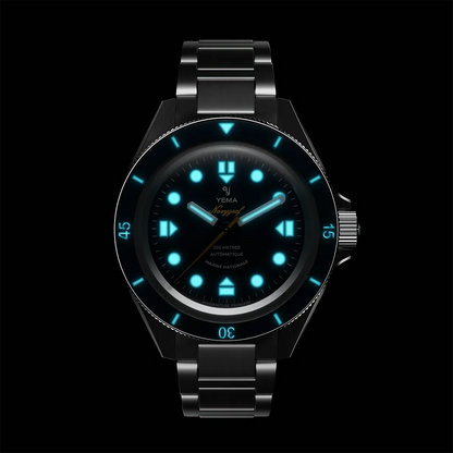 Yema Navygraf Marine nationale CMM.10, lunette bleue — luminescence des aiguilles et des index