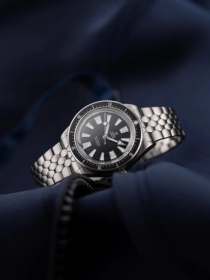 Yema Superman Skin Diver CMM.20 noire — présentation en ambiance