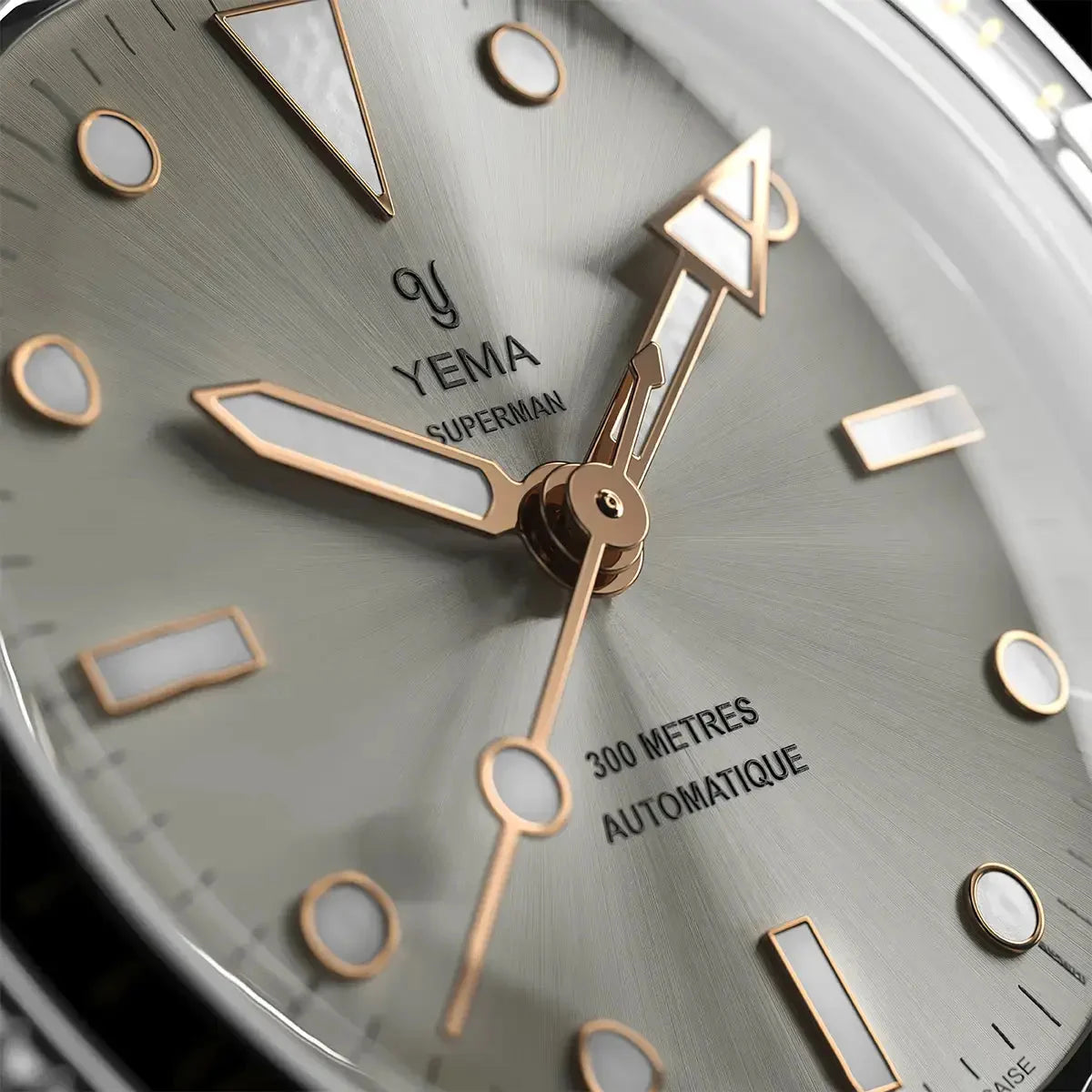 Détail des aiguilles et des index dorés – Yema Superman Gilt CMM.10 champagne