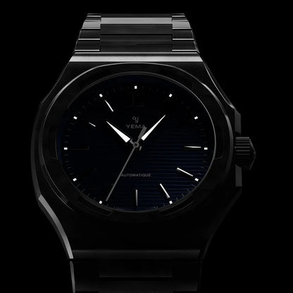 Yema Wristmaster Slim CMM.20 bleue — vue dans l’obscurité
