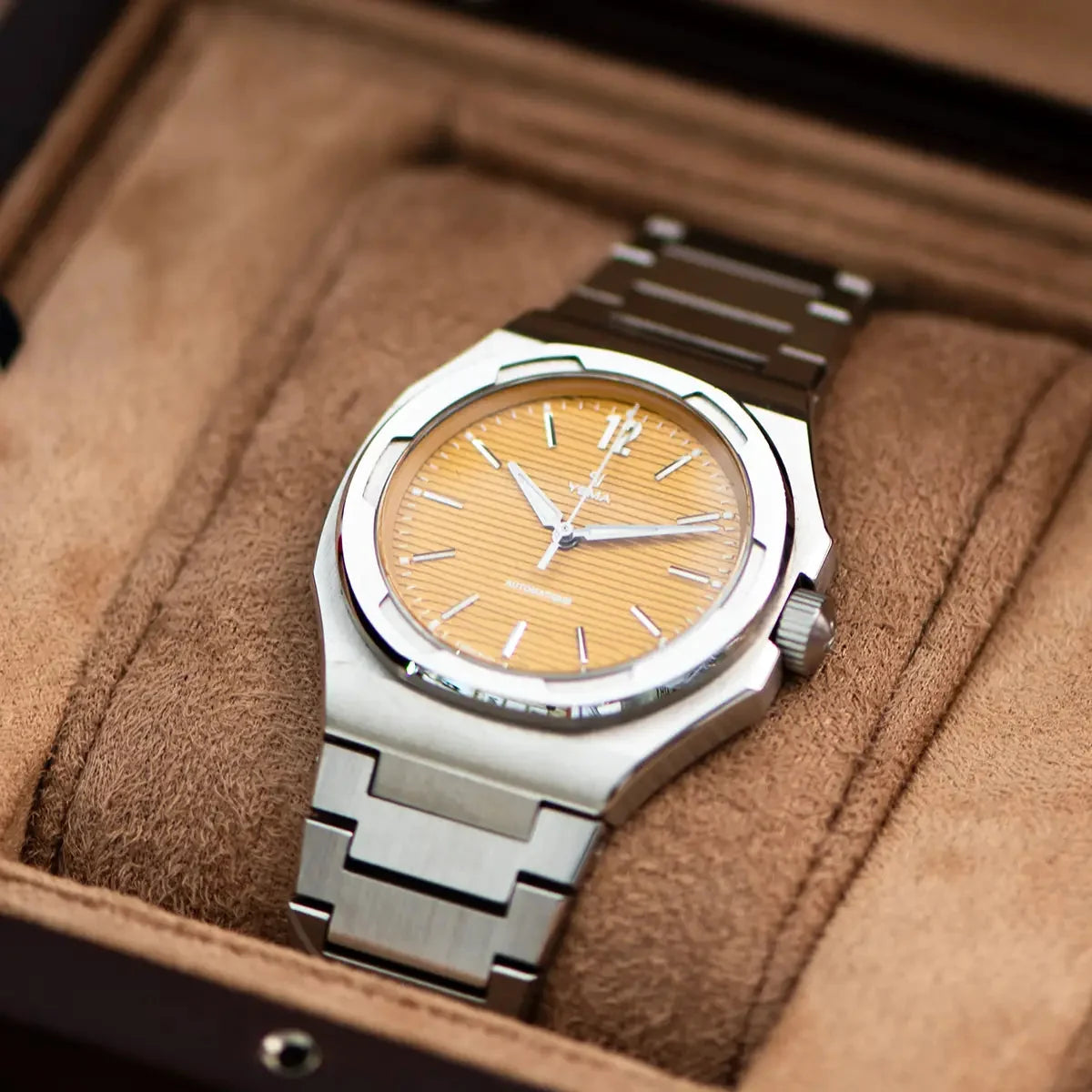 Yema Wristmaster Slim CMM.20 jaune — vue de présentation